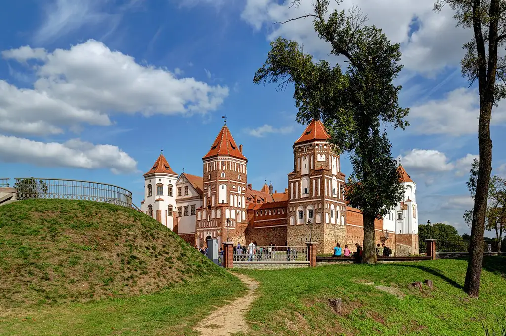 Fortaleza medieval declarada Patrimonio de la Unesco, uno de los monumentos históricos mejor conservados del país.