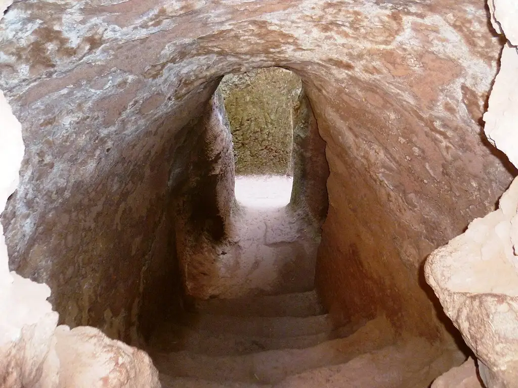 Once iglesias monolíticas talladas directamente en la roca en el siglo XII, Patrimonio de la Humanidad y uno de los sitios de peregrinación cristiana más importantes de África.