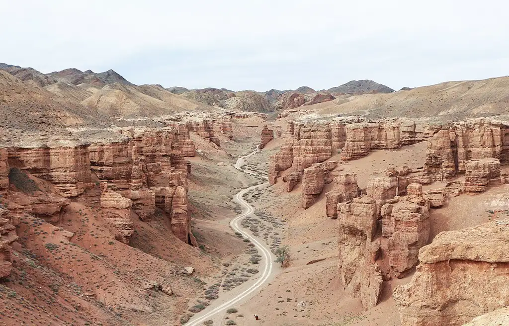Formación rocosa de paredes rojizas al sureste del país, conocida como el Valle de los Castillos y comparada a menudo con una versión a menor escala del Gran Cañón.