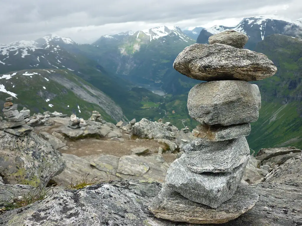 Uno de los fiordos más espectaculares de Noruega, declarado Patrimonio de la Humanidad por sus cascadas y acantilados.
