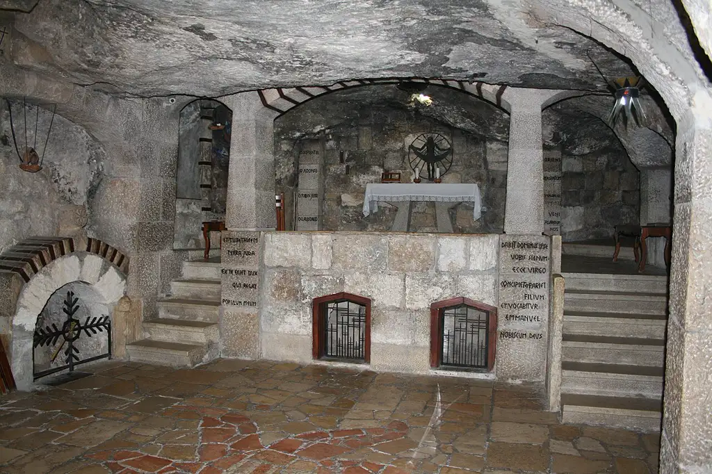 Templo construido sobre el lugar tradicionalmente asociado al nacimiento de Jesús, patrimonio de la Unesco y principal sitio de peregrinación cristiana del país.