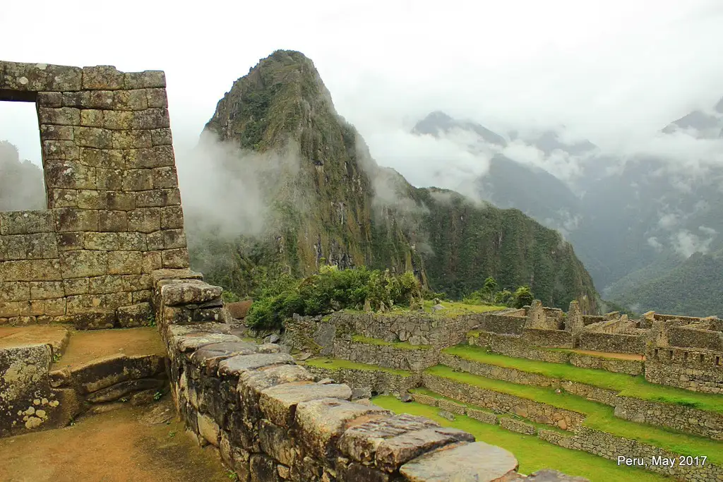 Ciudadela inca en lo alto de los Andes, la atracción más reconocida del país y Patrimonio de la Humanidad.