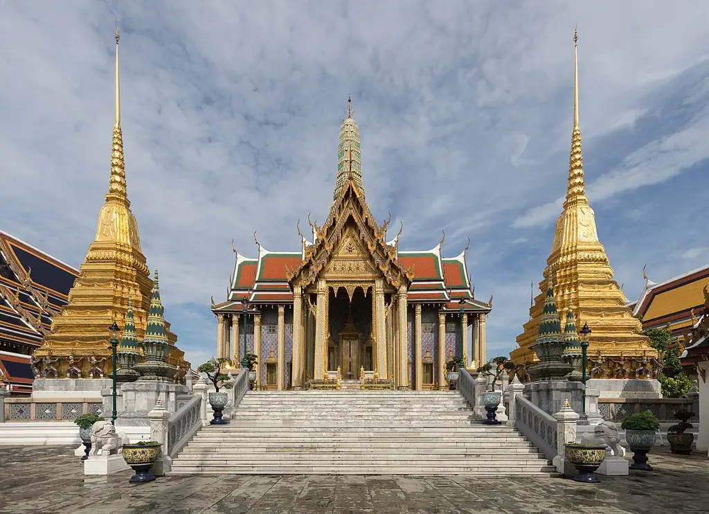 Complejo real en Bangkok que alberga el templo del Buda Esmeralda, el más venerado de Tailandia.